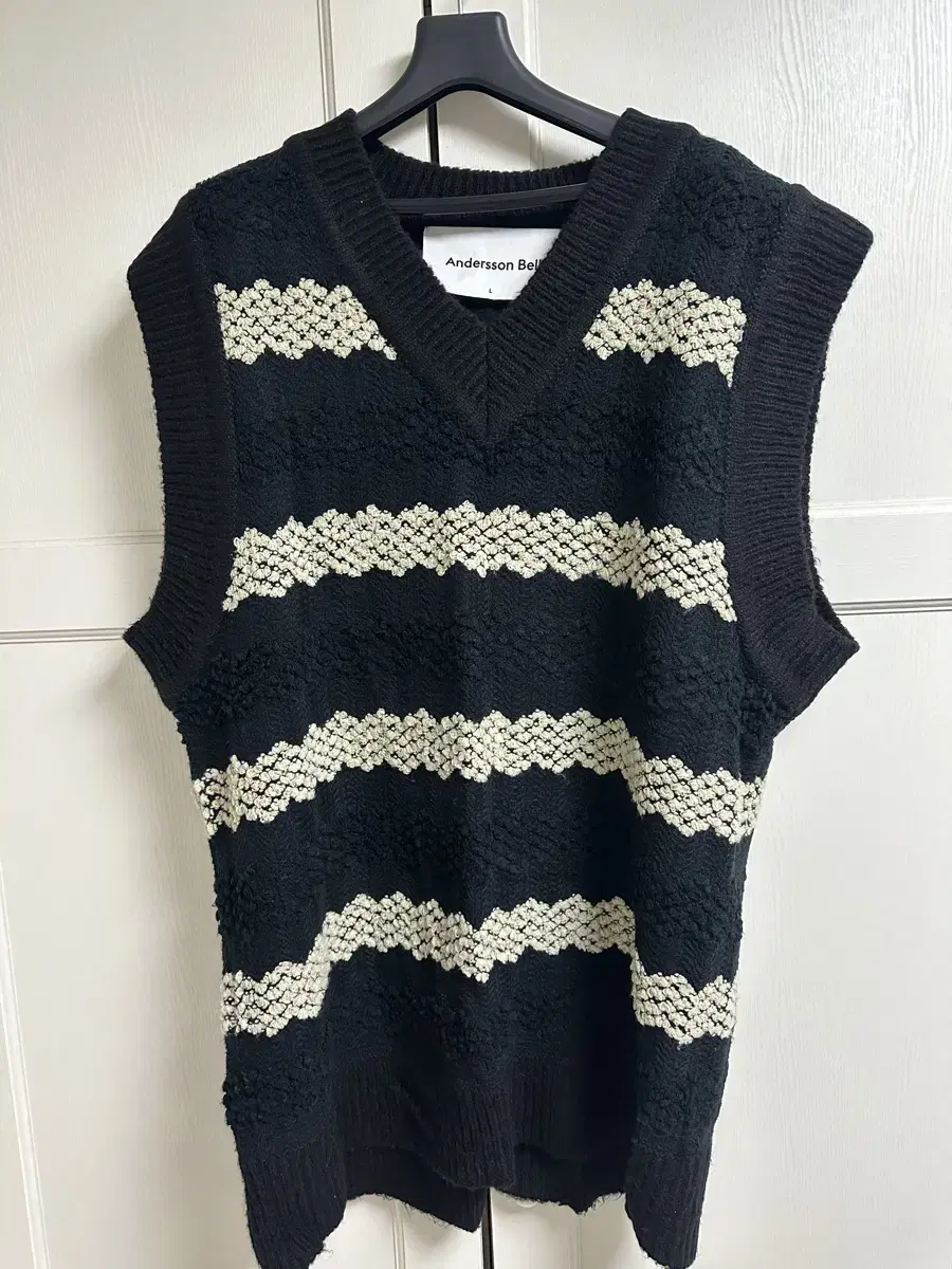 [L] Anderson Belle jacquard knit vest