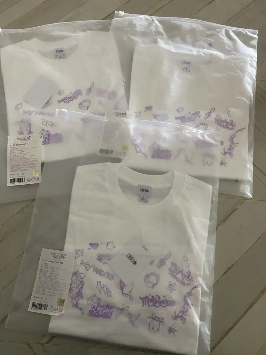 Eyelet weverse shop Official sealed T-shirt