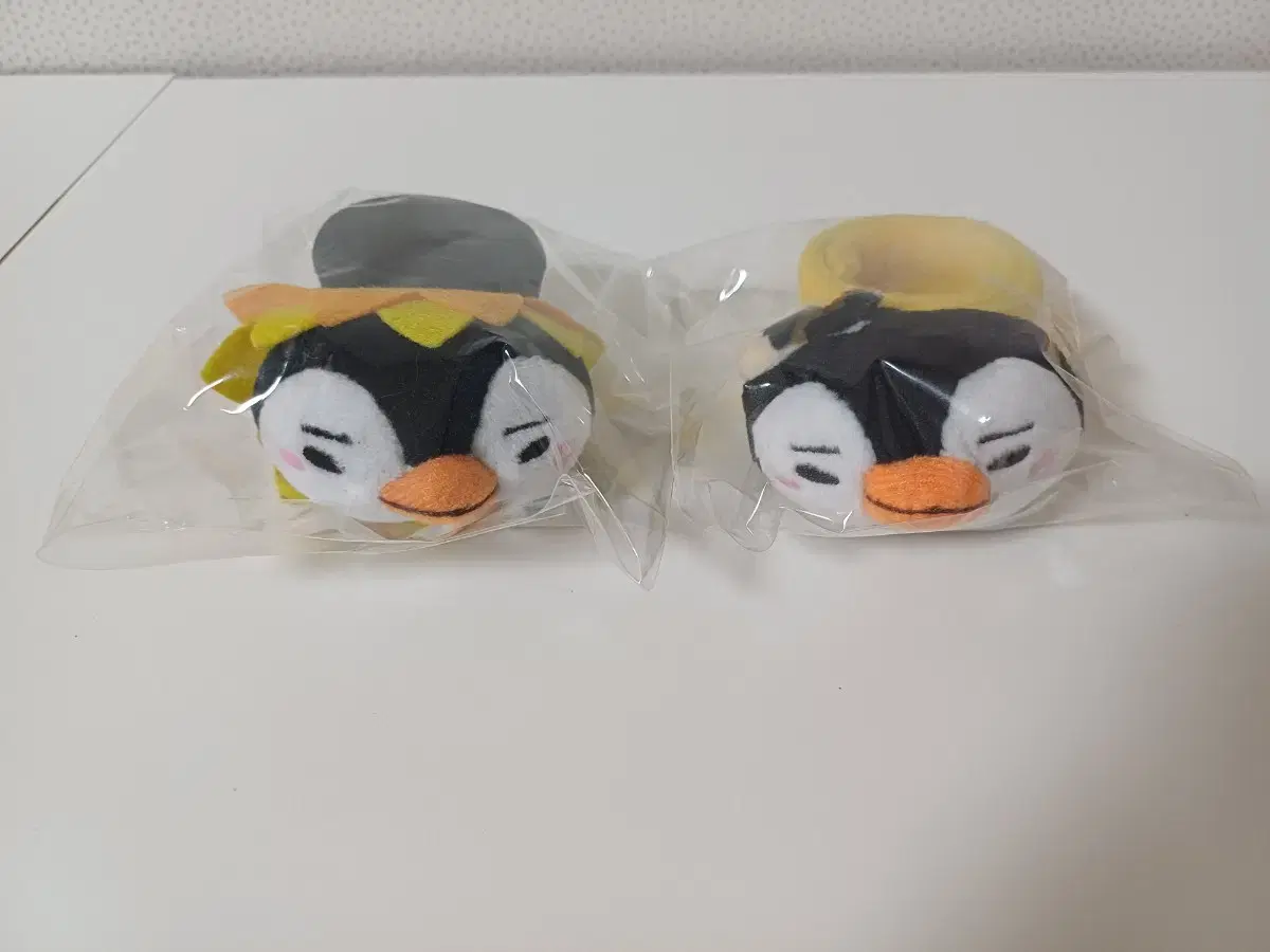 2pm junho Bulk of 2 TourGoods Penguin wristbands