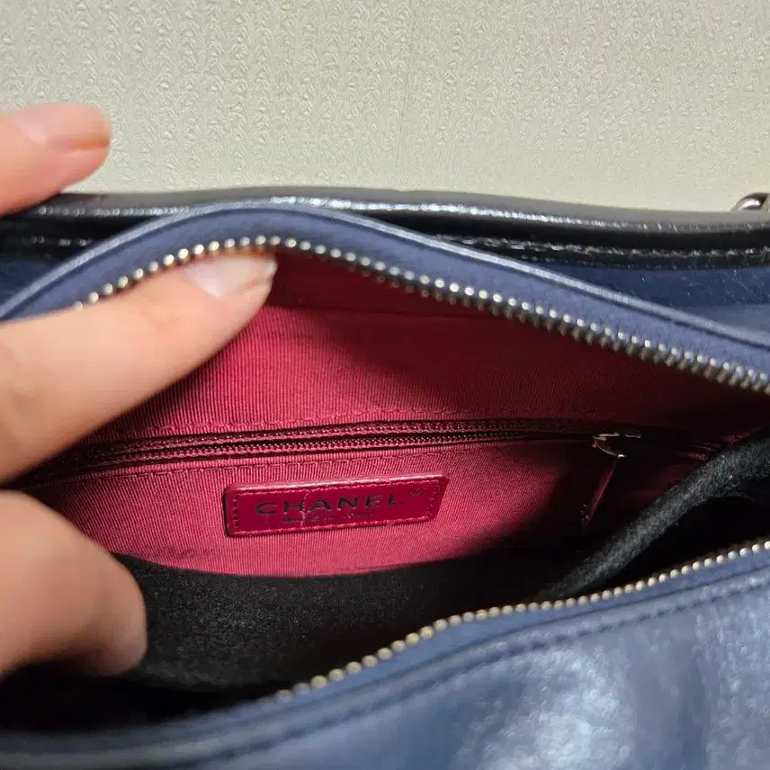 샤넬 가브리엘 호보백 스몰 네이비 (풀박) 사진 3