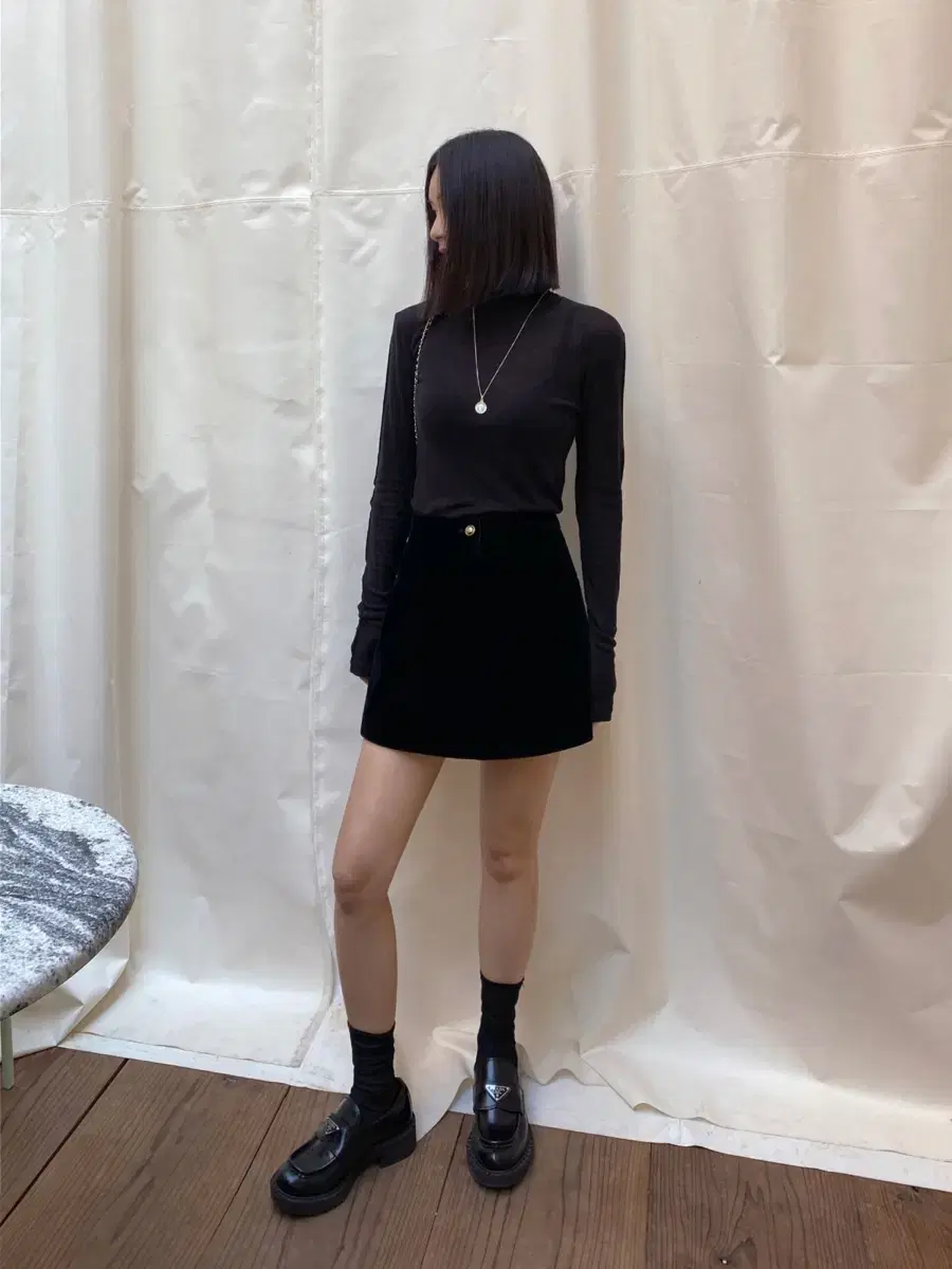 [더무이] back two pocket velvet skirt