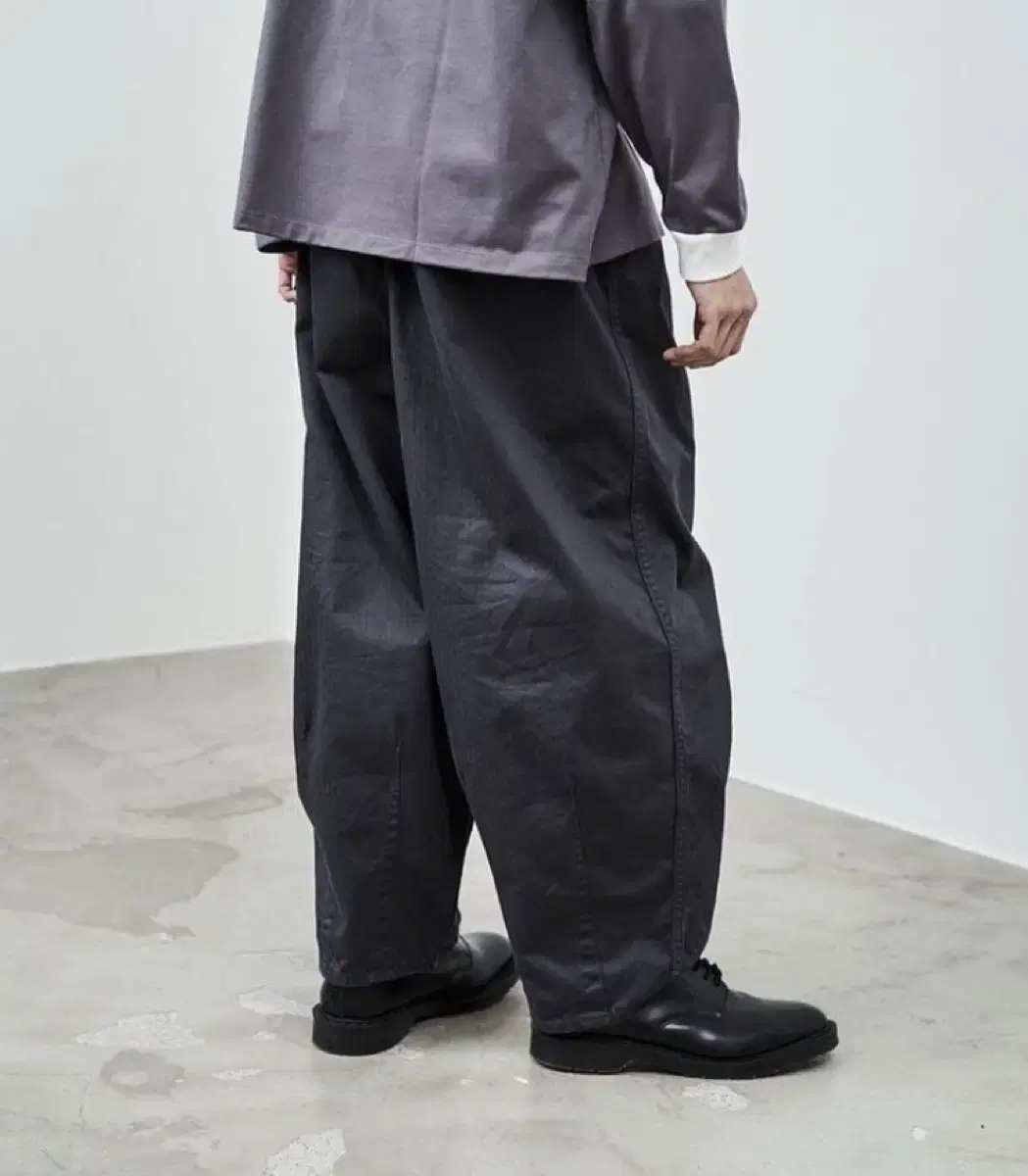 Grafpaper / soobin Herringbone Parachute Pants / Gray