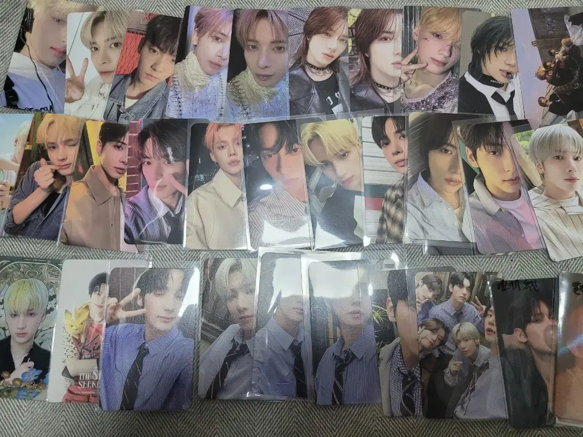 Unstanning) tuvatu photocards, albums, slogan and etc etc etc etc.