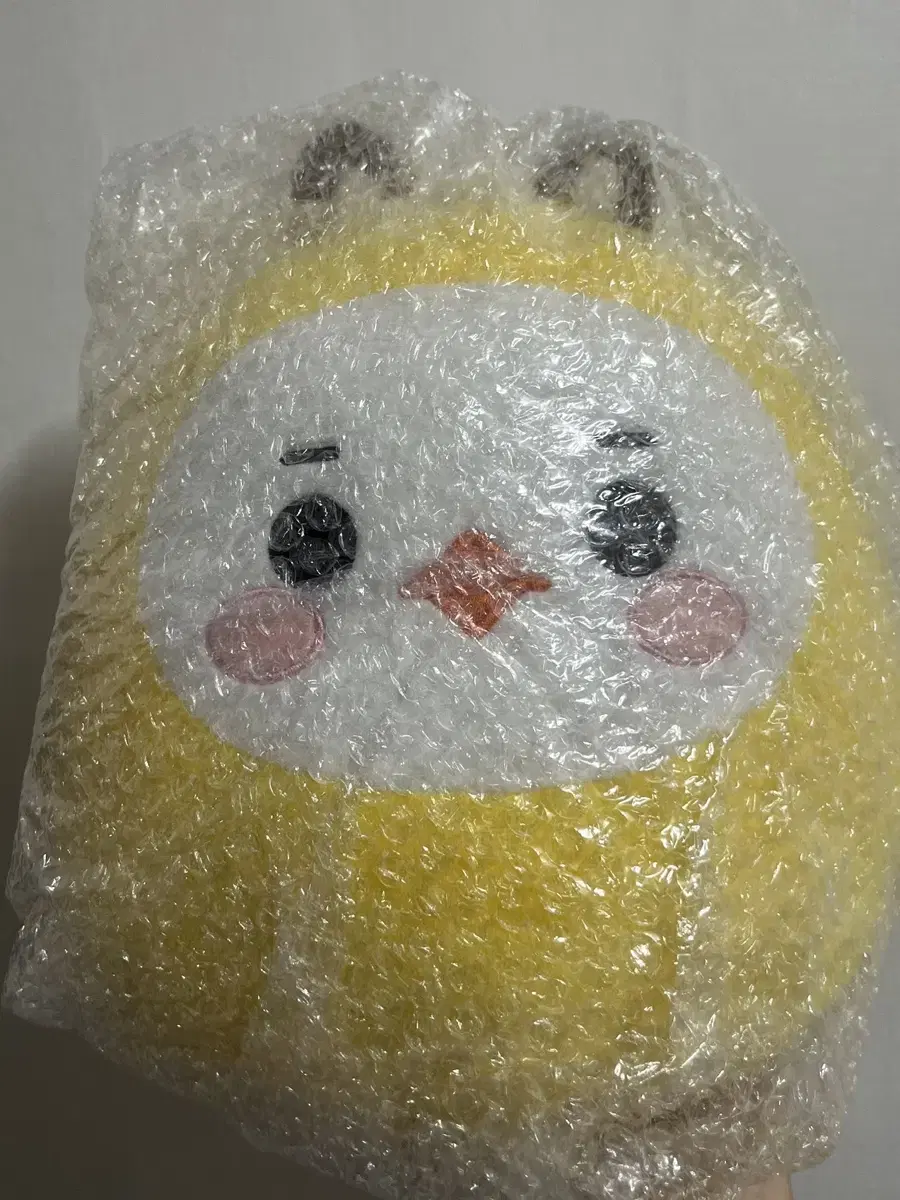 Tonimini viction choi byungchan Chippy Cushion