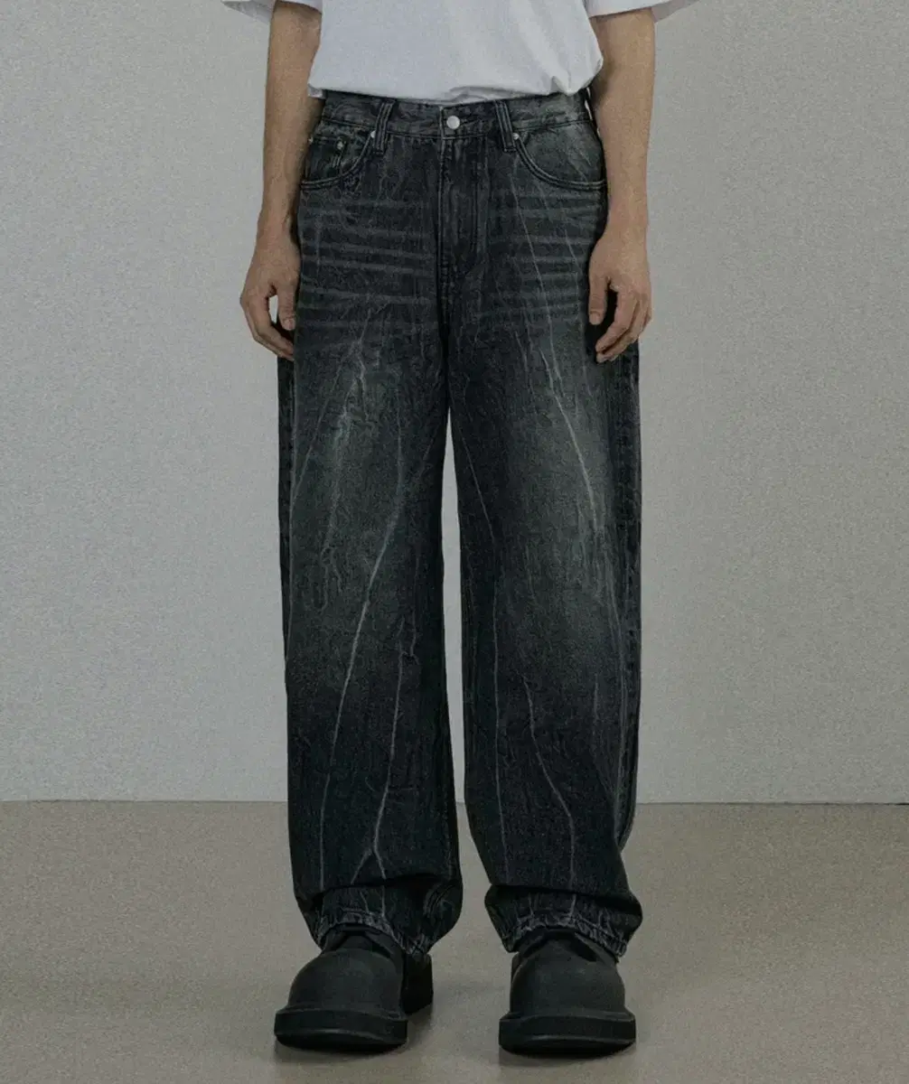 Retail Siwa Washed Wide Denim Pants in Black Jeans L