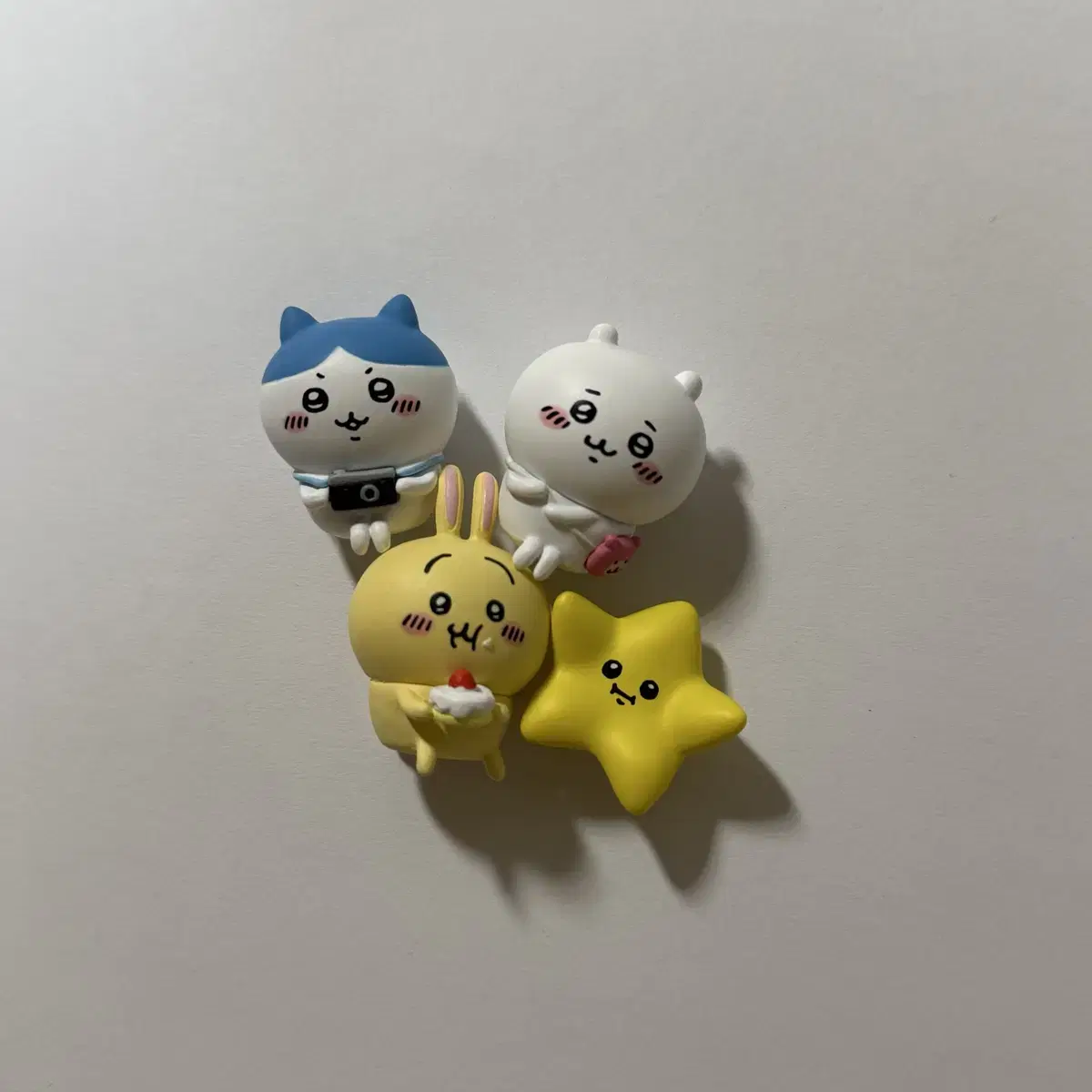 Gacha Figures Sitting on the Ground Chiikawa Hachiware Usagi