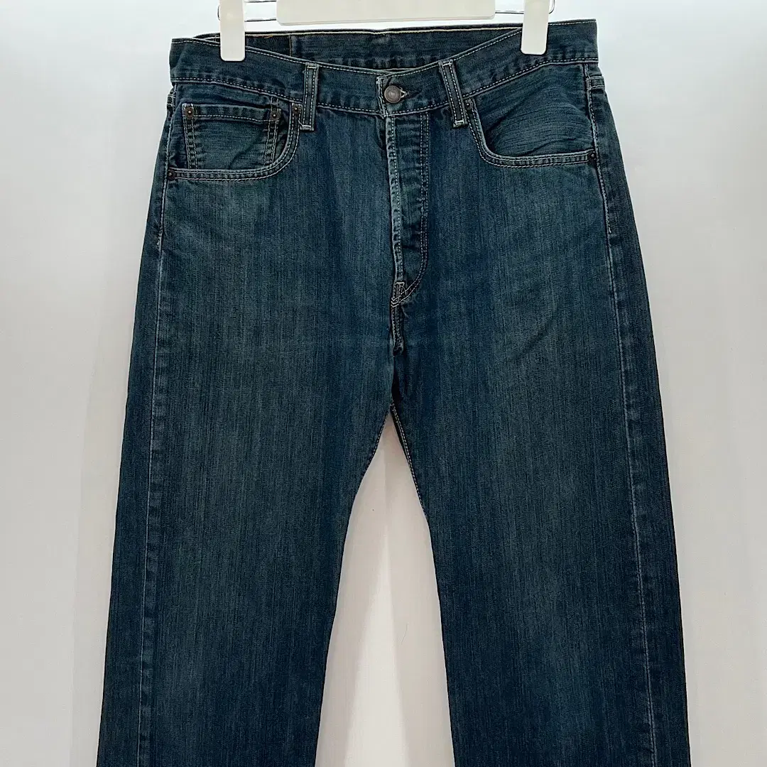 (31 inches)Vintage Levi's 501 Jeans LE381