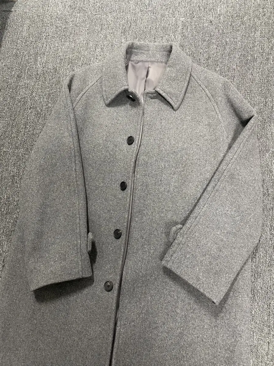 Gentleman's standard cashmere balmacan M medium gray tan coat