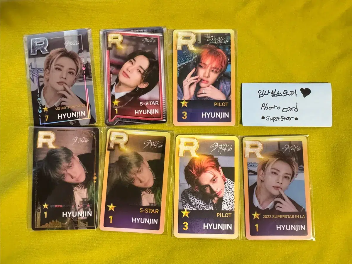 SuperStar JYPNATION Stray Kids hyunjin sells photocards