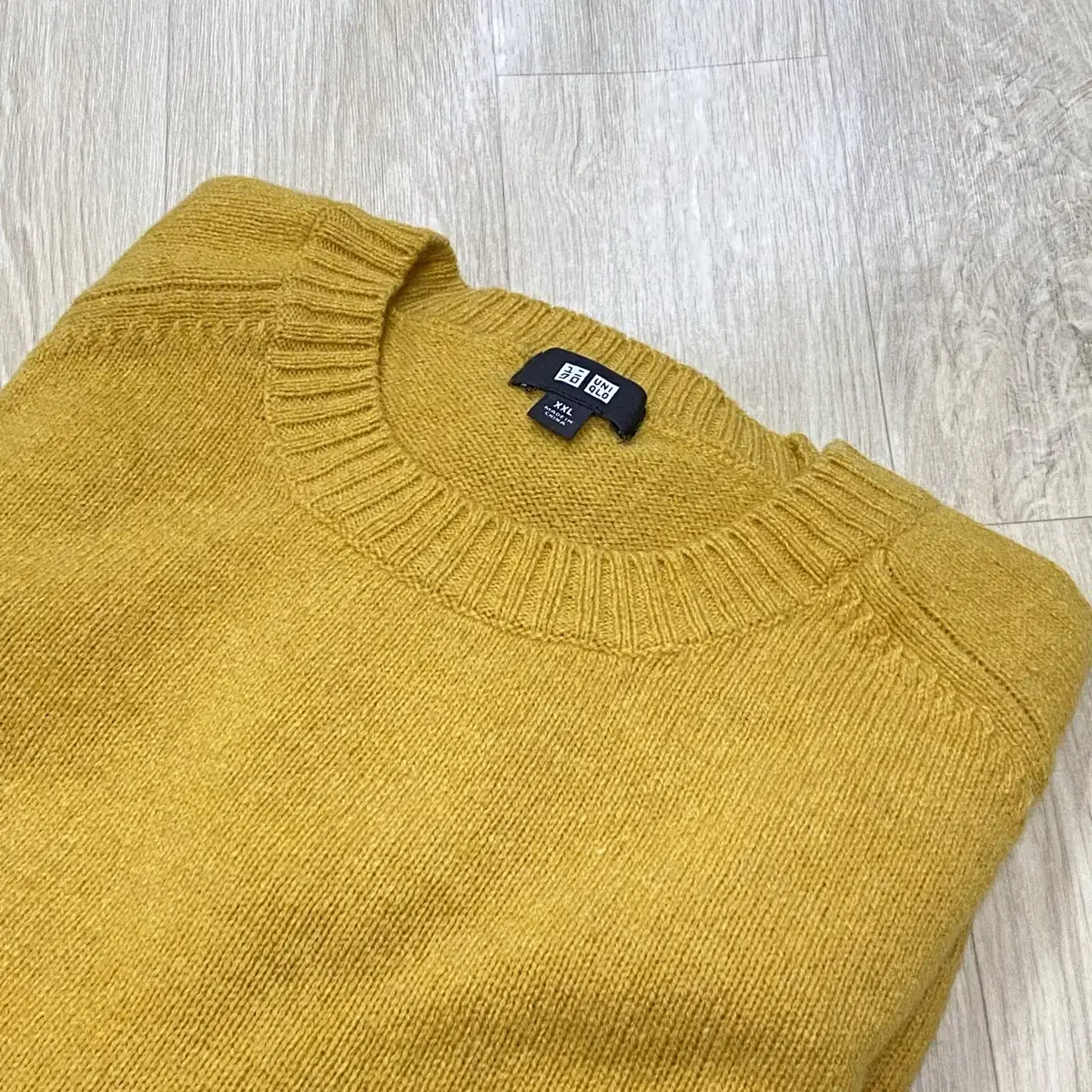 Uniqlo Lambswool Crew Neck Knit XXL