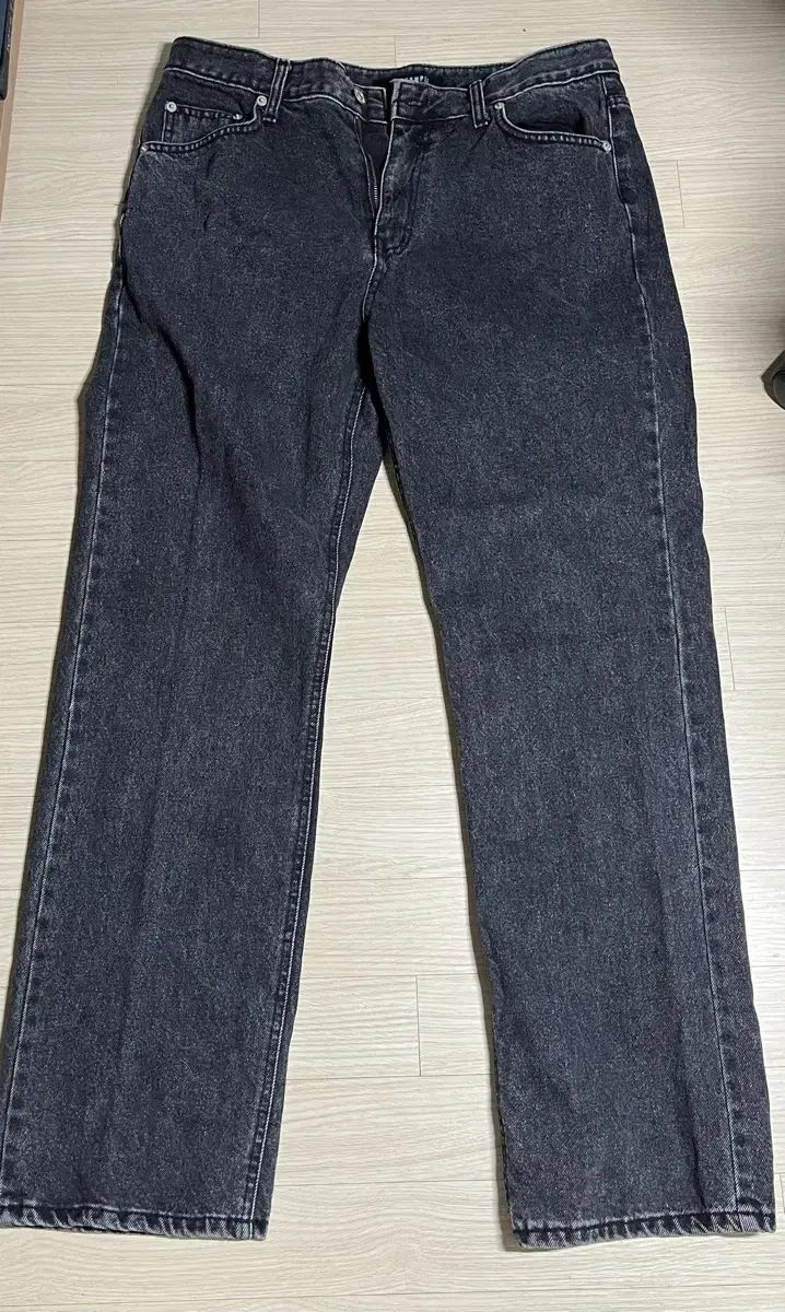 Black semi wide denim pants size 32 L for sale