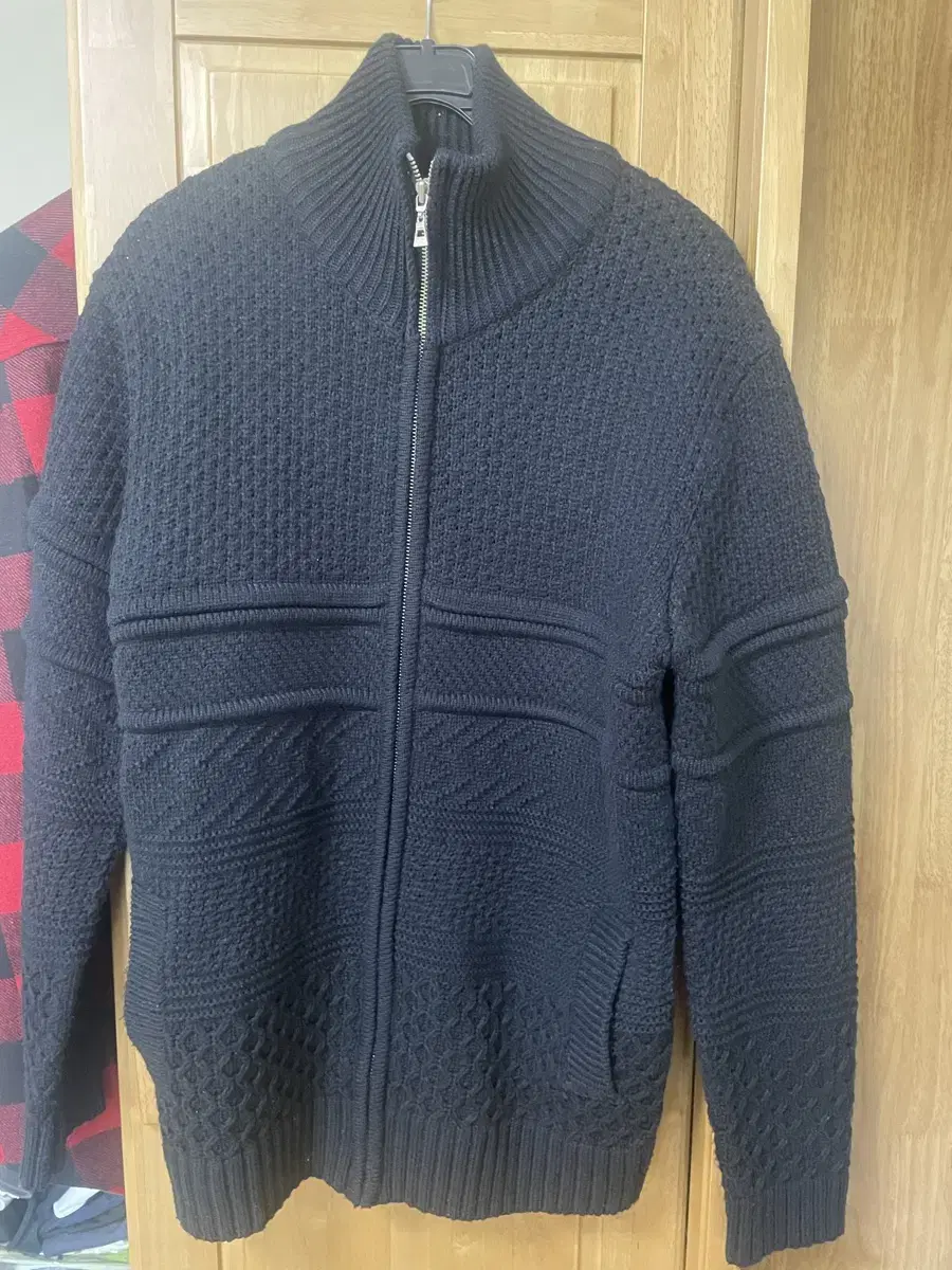 Knit zip-up size 105