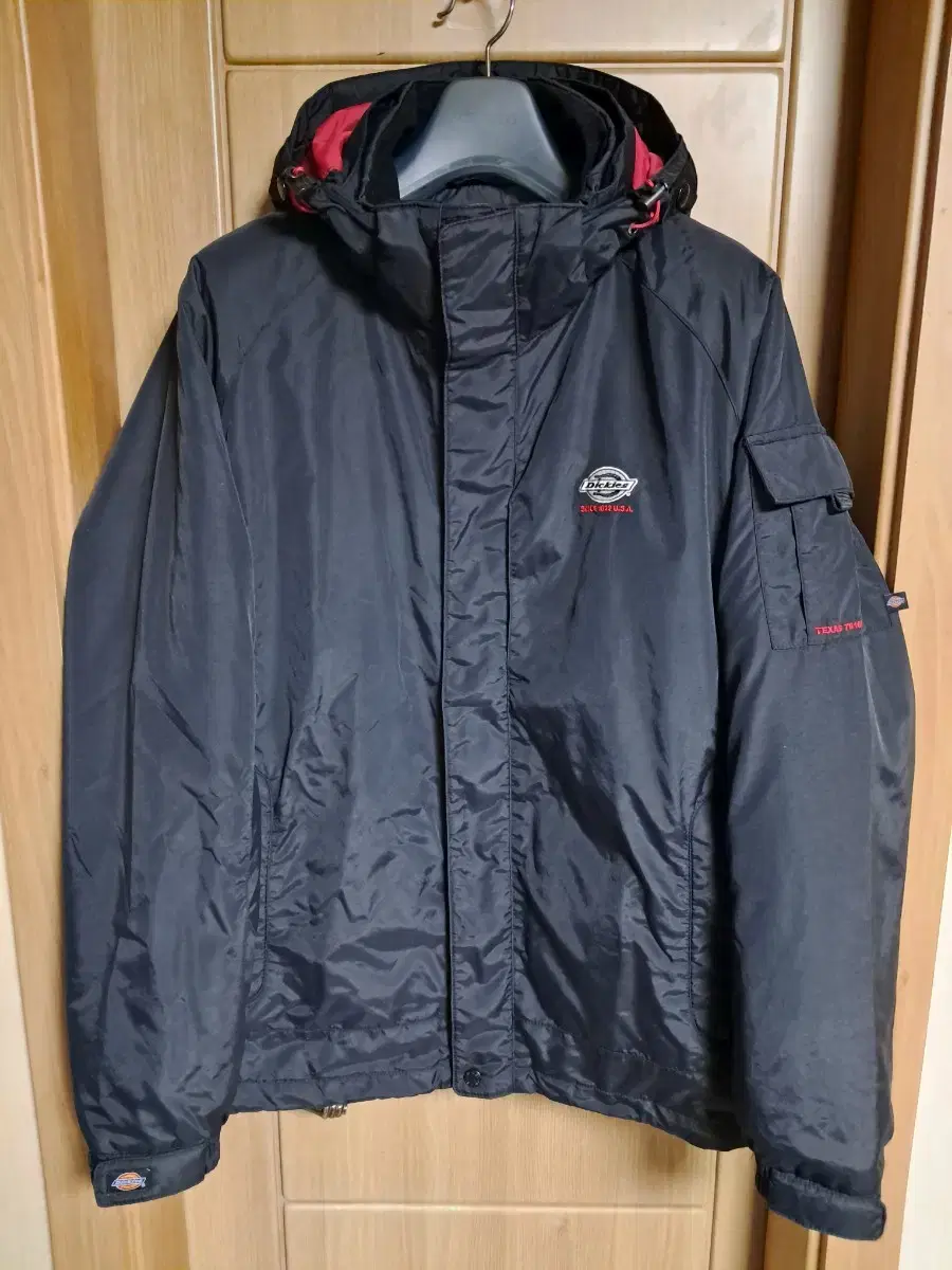 Men's windbreaker with lightweight padding from KeysM