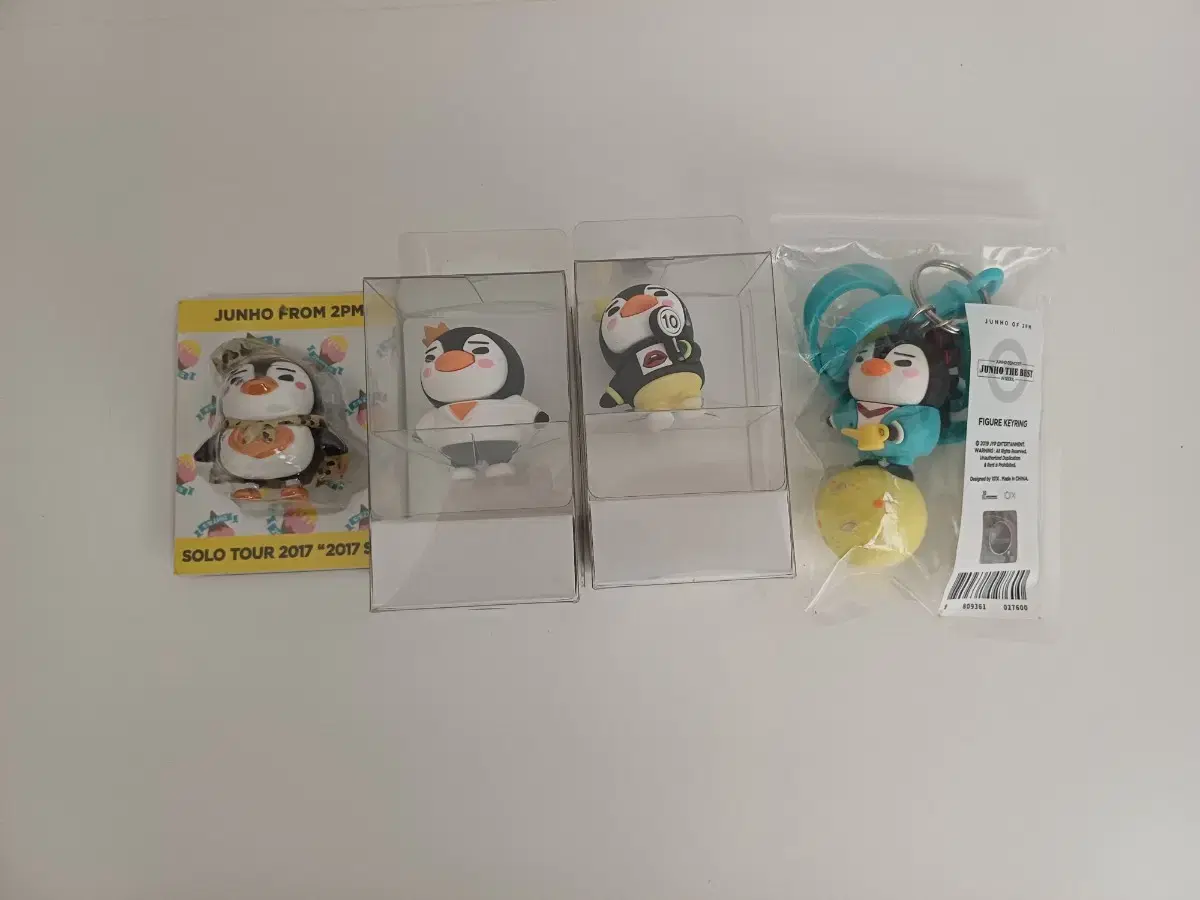 2pm junho Official Goods 4 Penguin Figures bulk (unsealed)