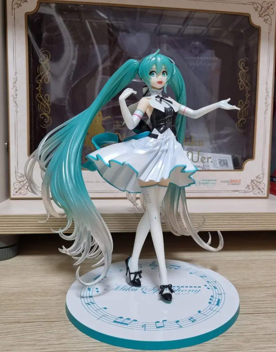 Vocaloid Hatsune Miku Symphony 2019 ver 1/8 Figure