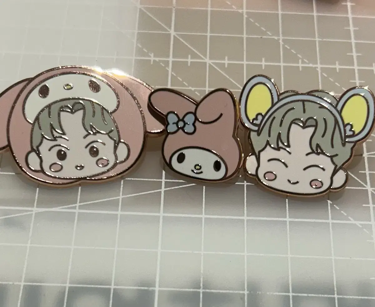 NCT San Rio mark Badge WTS