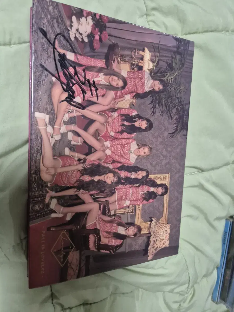 Lovelyz Mini 3집 Autographed Signature Vahn