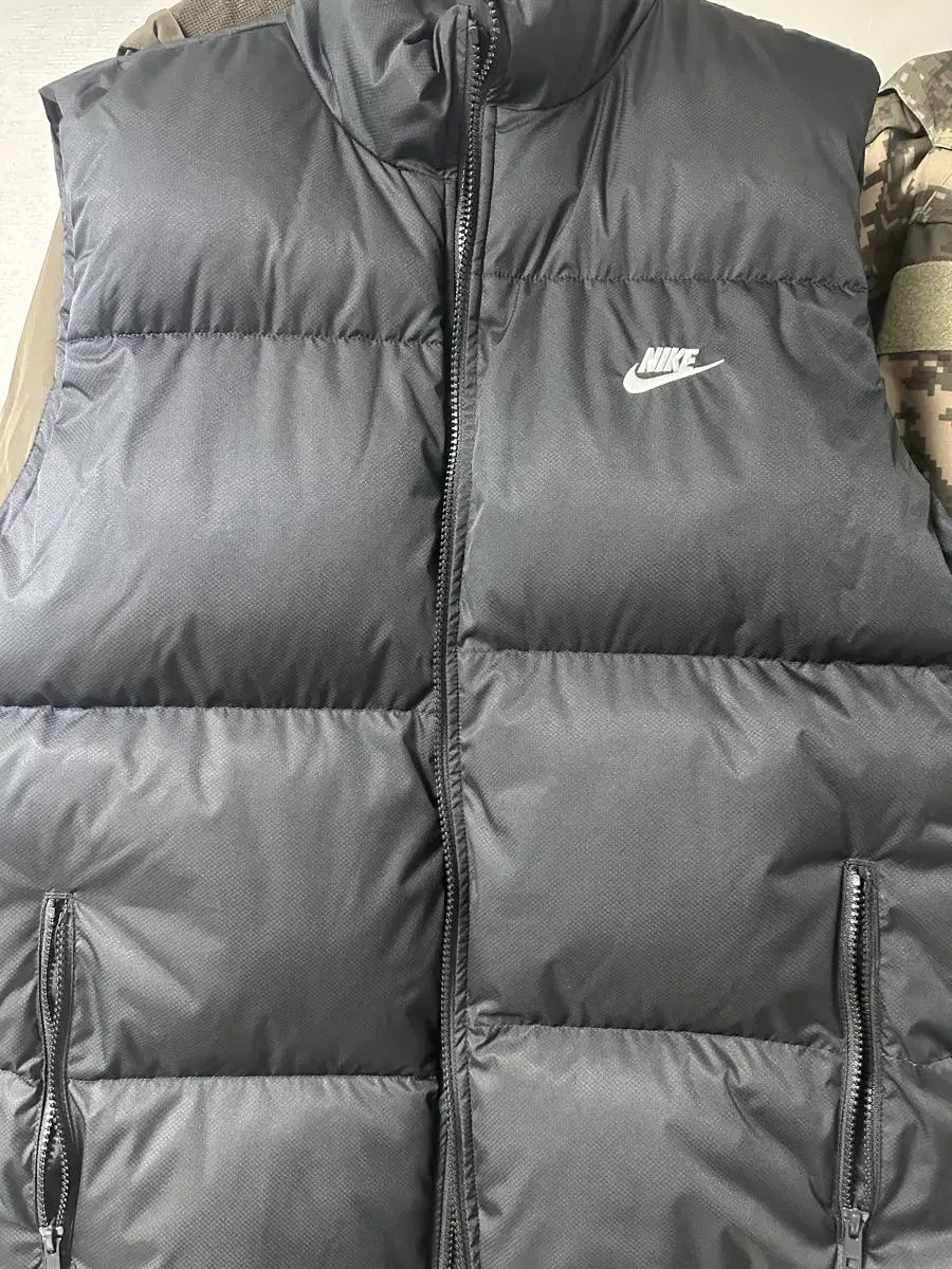 (L) Nike Padded Vest