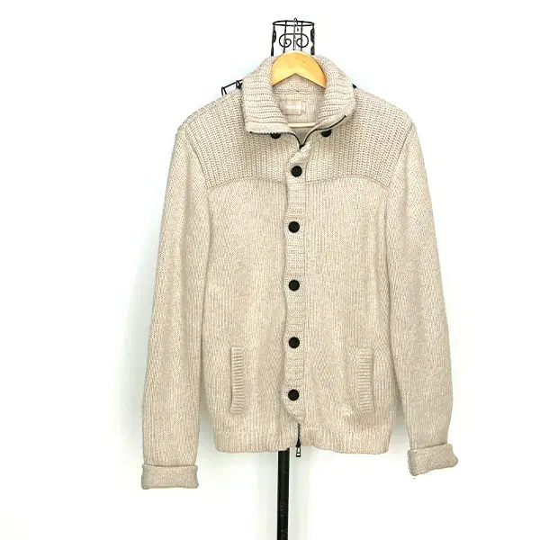 100% alpaca cardigan with zip-up buttons dotom knit by Jadik & Voltaire