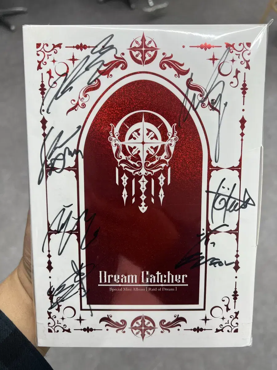 Dreamcatcher Handwritten by Dreamcatcher sign album