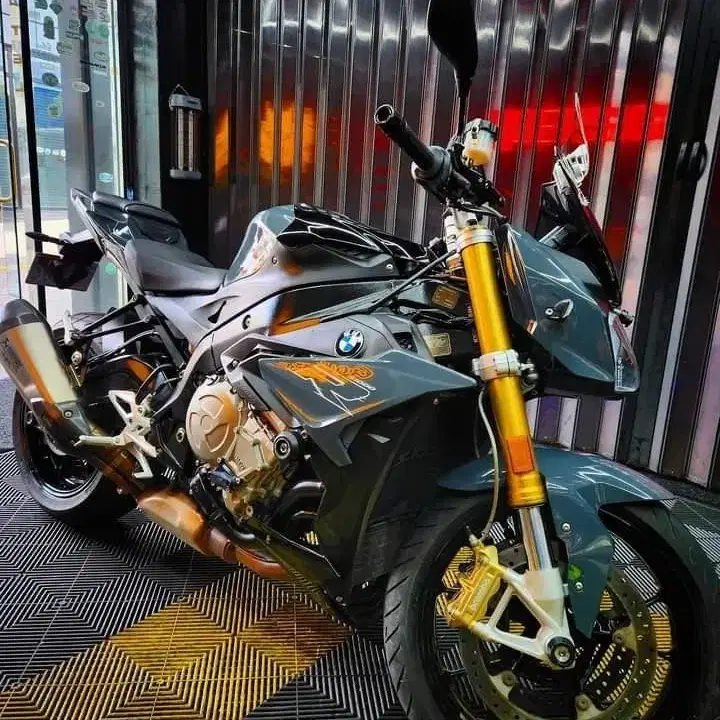 BMW S1000R