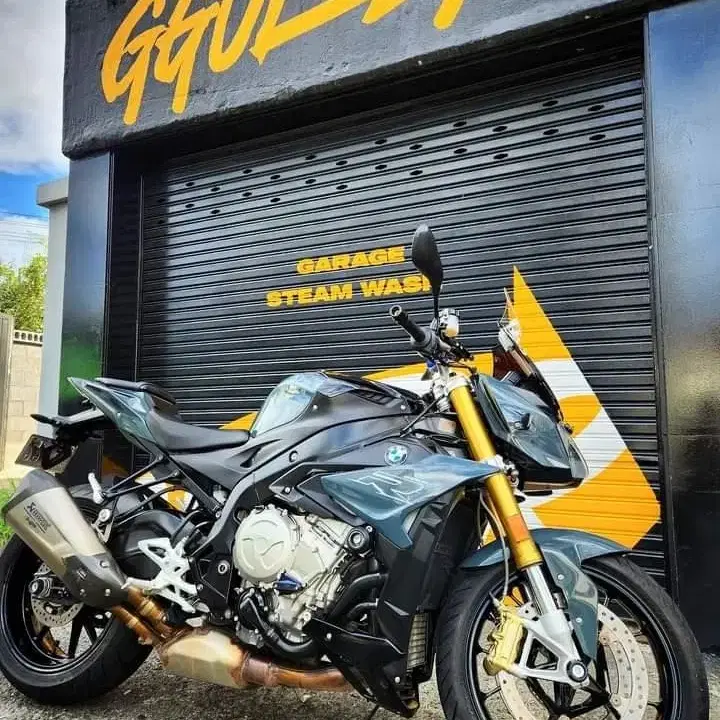 BMW S1000R