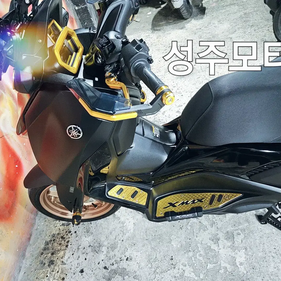 XMAX300CC/24년식/페리/12761KM/골드풀튜닝/컨디션최상/중고