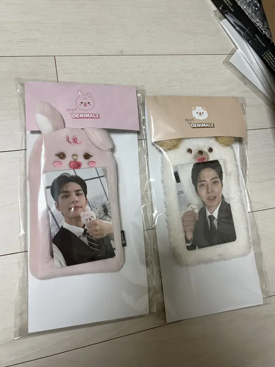 Day 6 Petite Mains photocard Holder Phil, Don