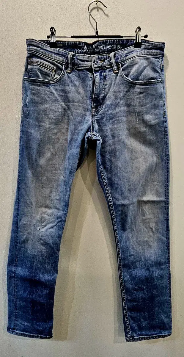 Calvin Klein Jeans(34) sells