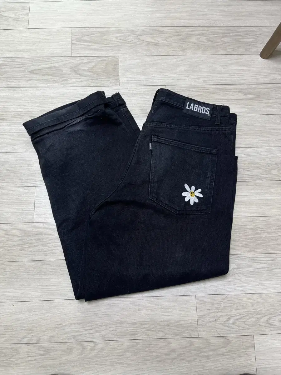 [L] Labrosse Daisy Jin Black