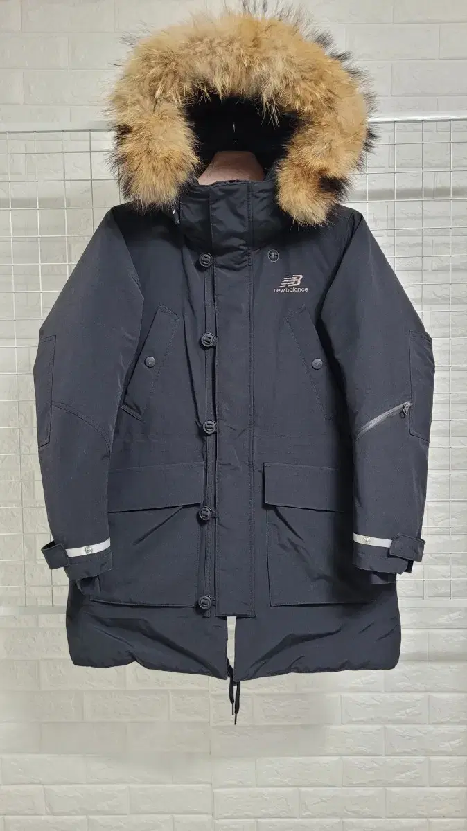 [M]New Balance Black YKK Zipper Detail Raccoon Fur Cameraman Goose Down Jacket M