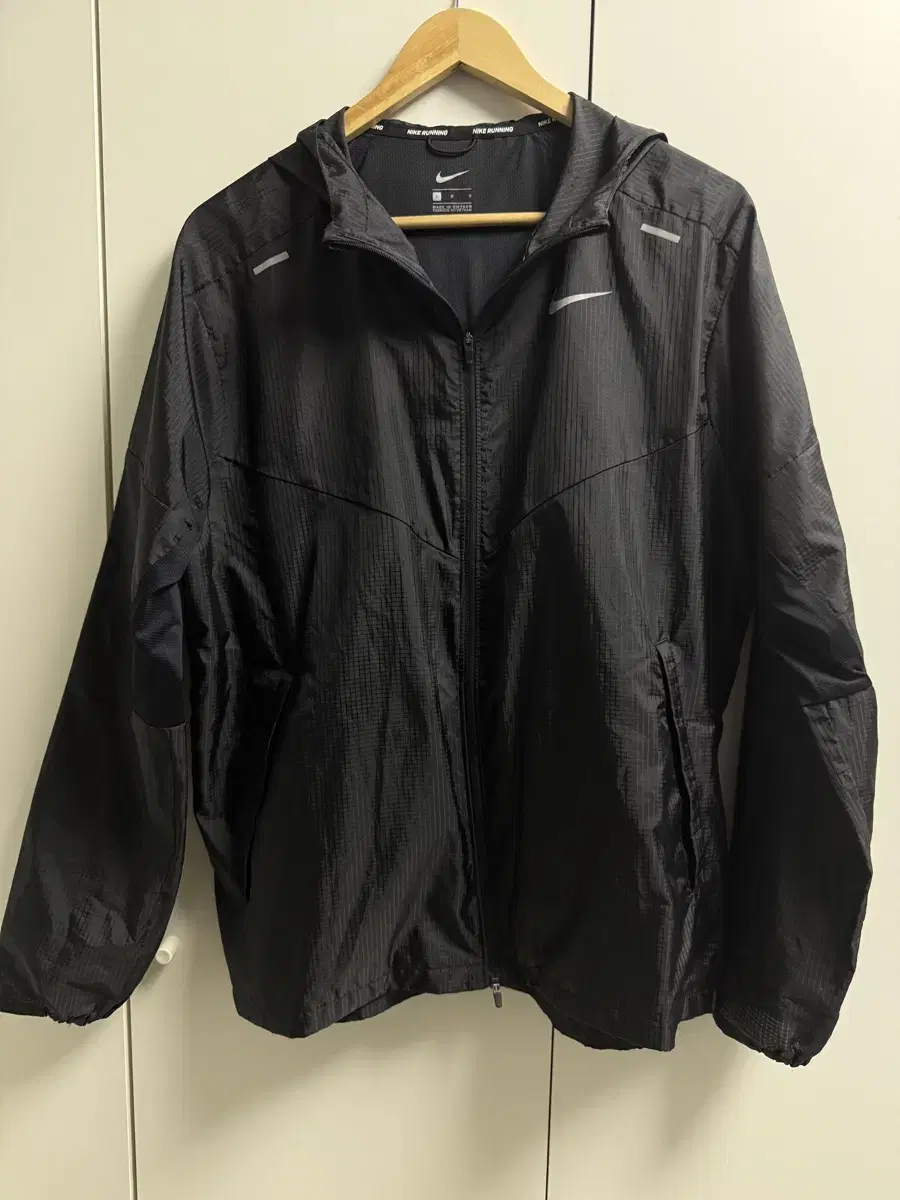 (Excellent condition, Quick sale) Nike Ultralight Windbreaker Black L