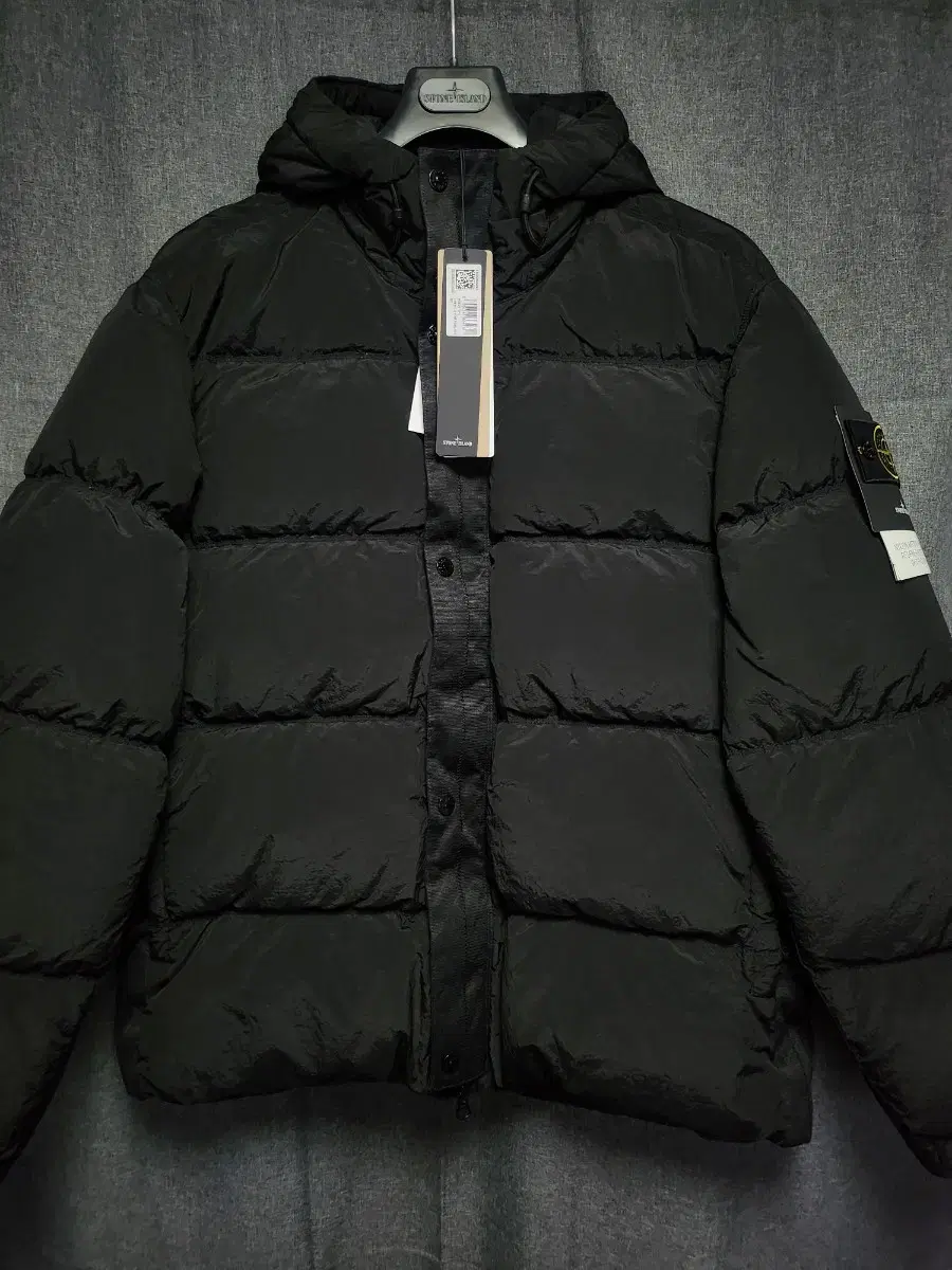 24FW Stone Island Nylon Metal Hooded Padded Black L