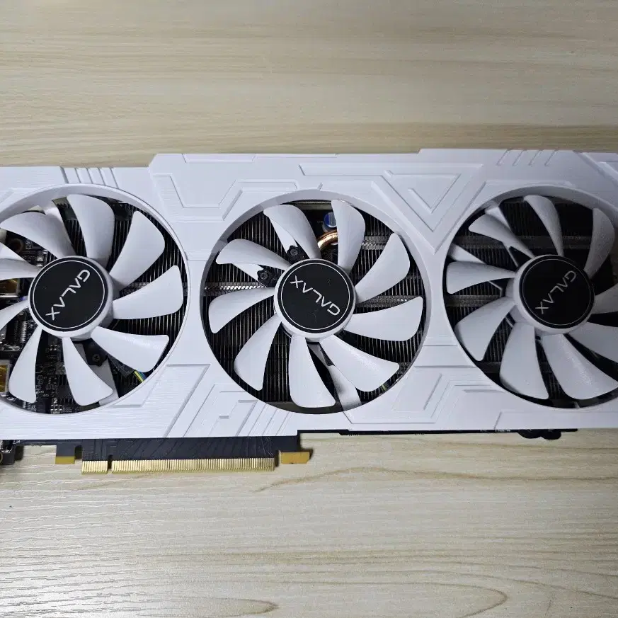 갤럭시 rtx 2070 super 화이트