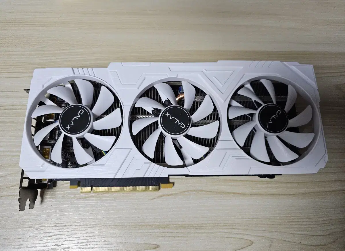 갤럭시 rtx 2070 super 화이트