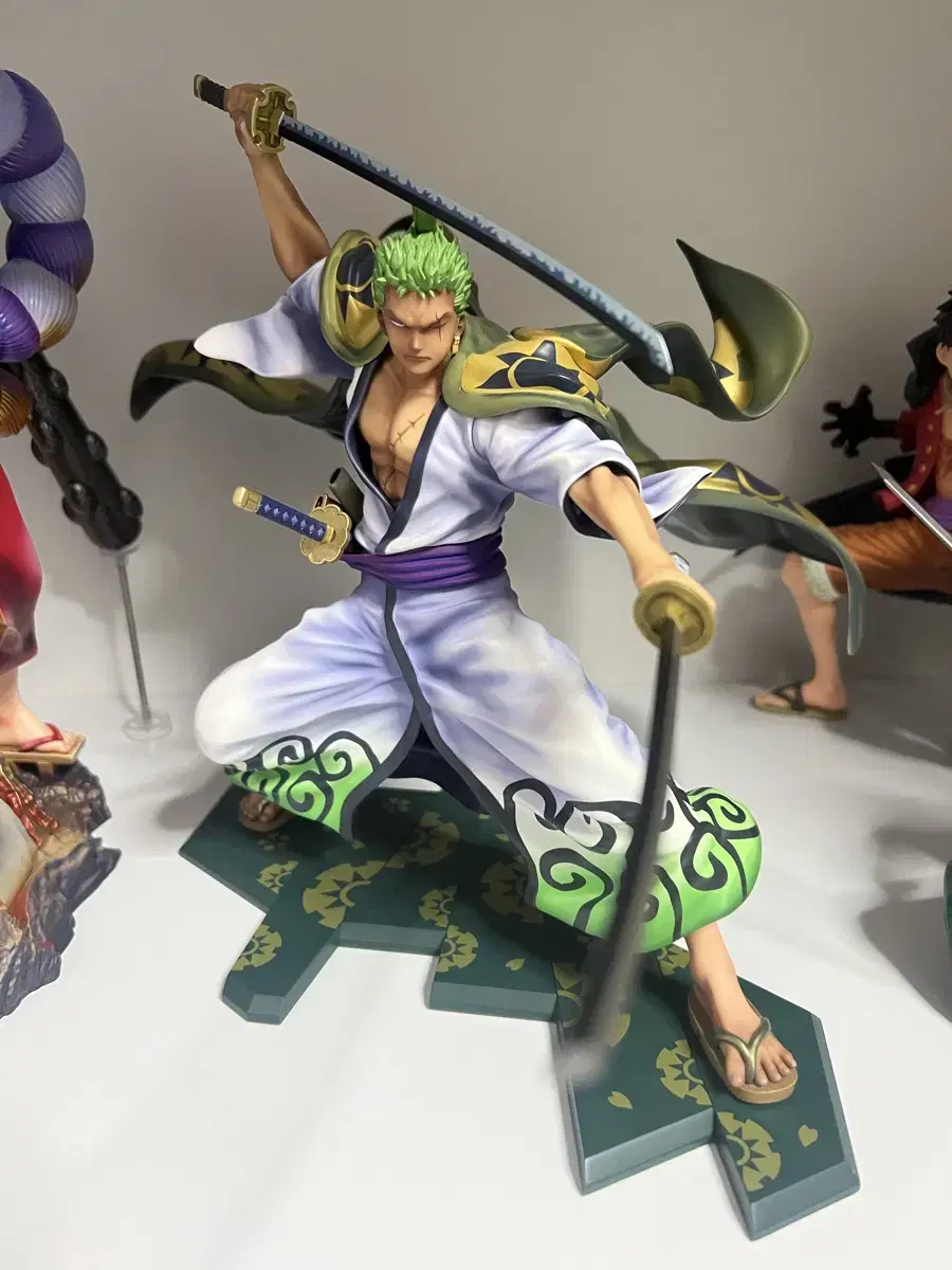 ONEPIECE POP WARRIORS Zoro Zuu Figures