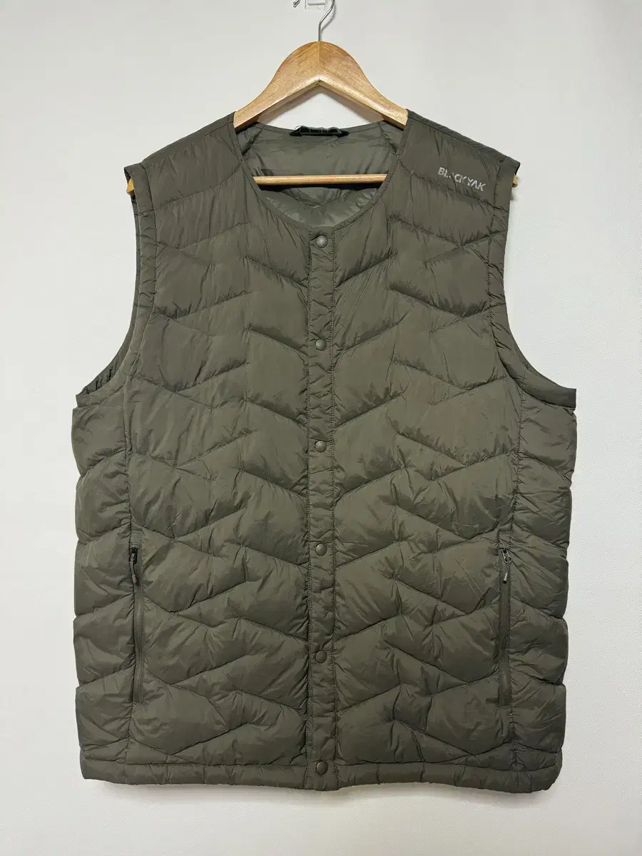 Black yak duck down lightweight padded vest 110