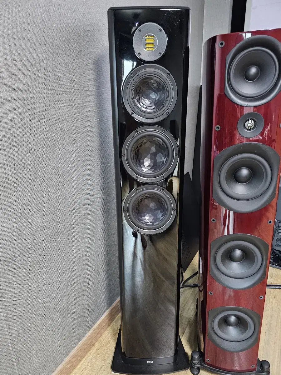 엘락 벨라 409. elac Vela 409