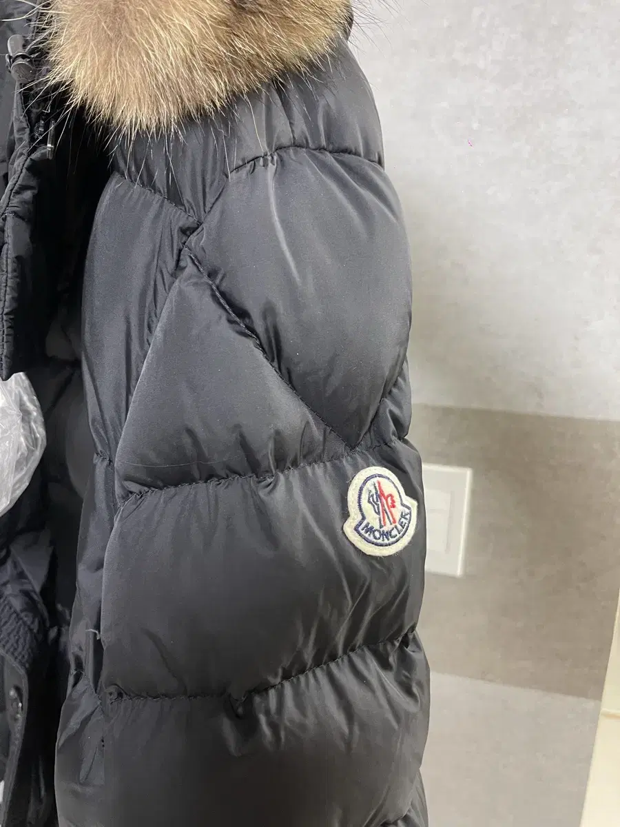 Moncler Clooney size 6