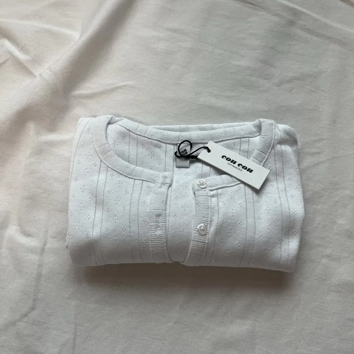 [s] coucou intimates the henley white