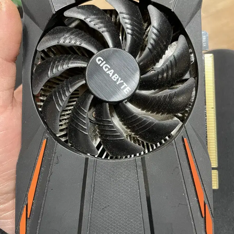 기가바이트 RX560 2g 팔아요