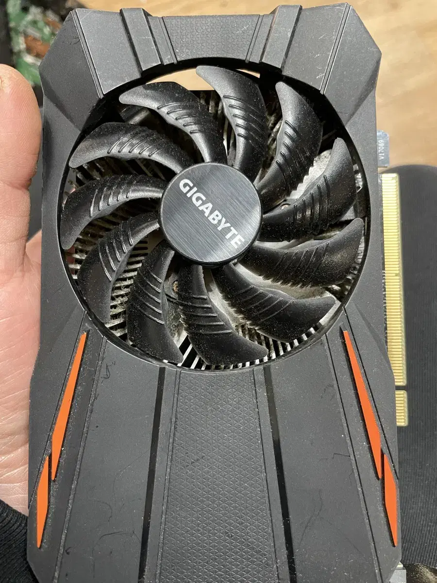 기가바이트 RX560 2g 팔아요