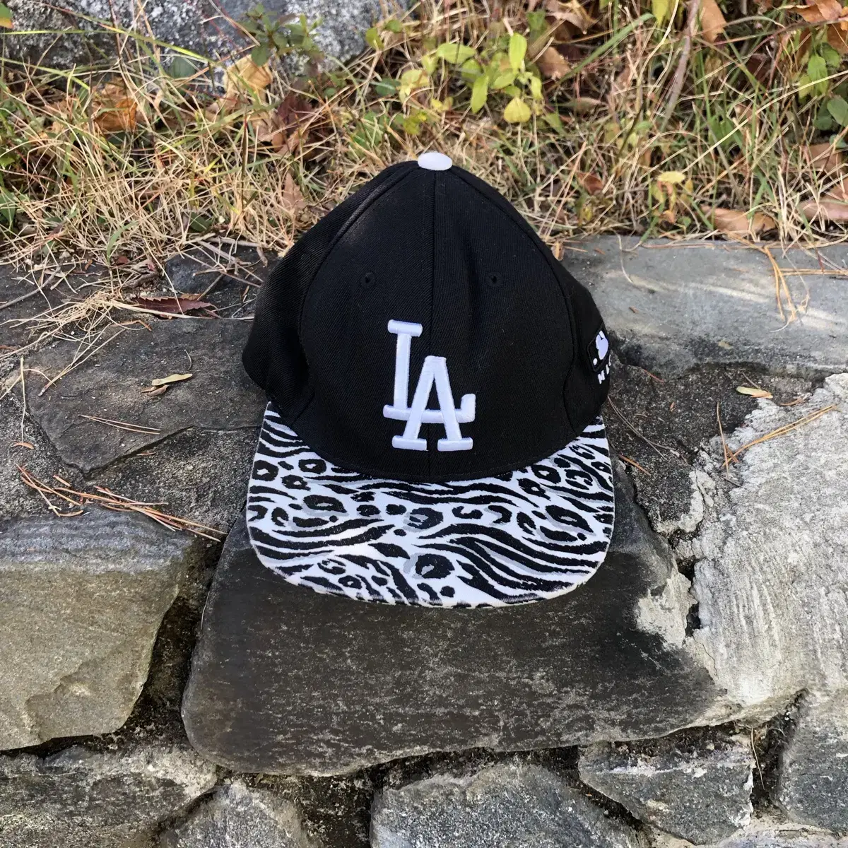 Vintage MLB black zebra snap back