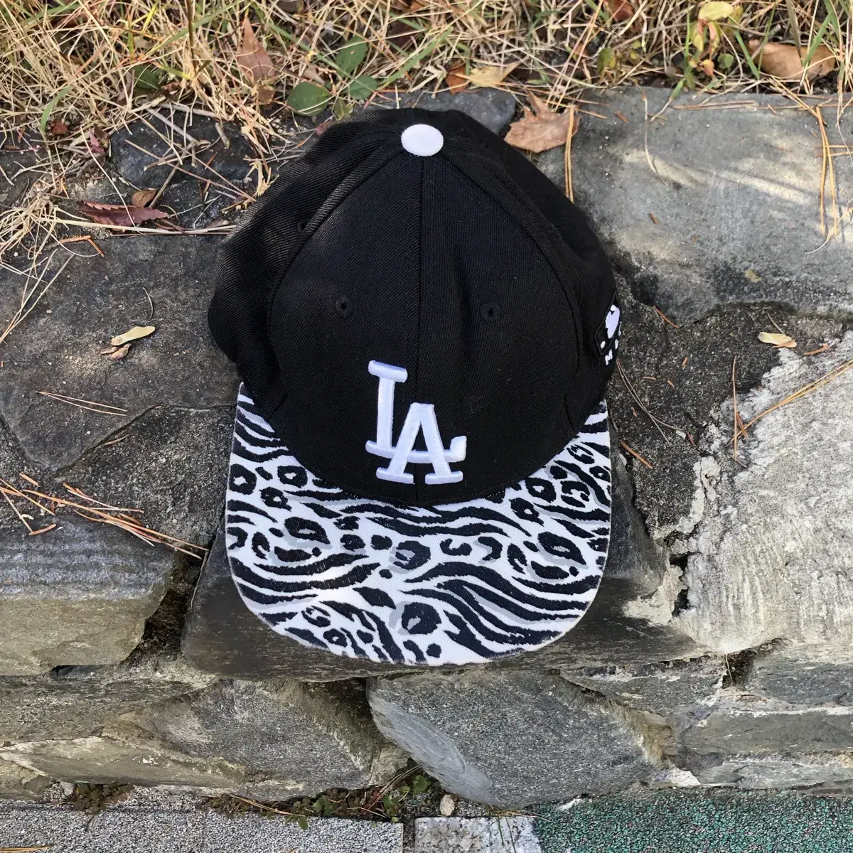 Vintage MLB black zebra snap back