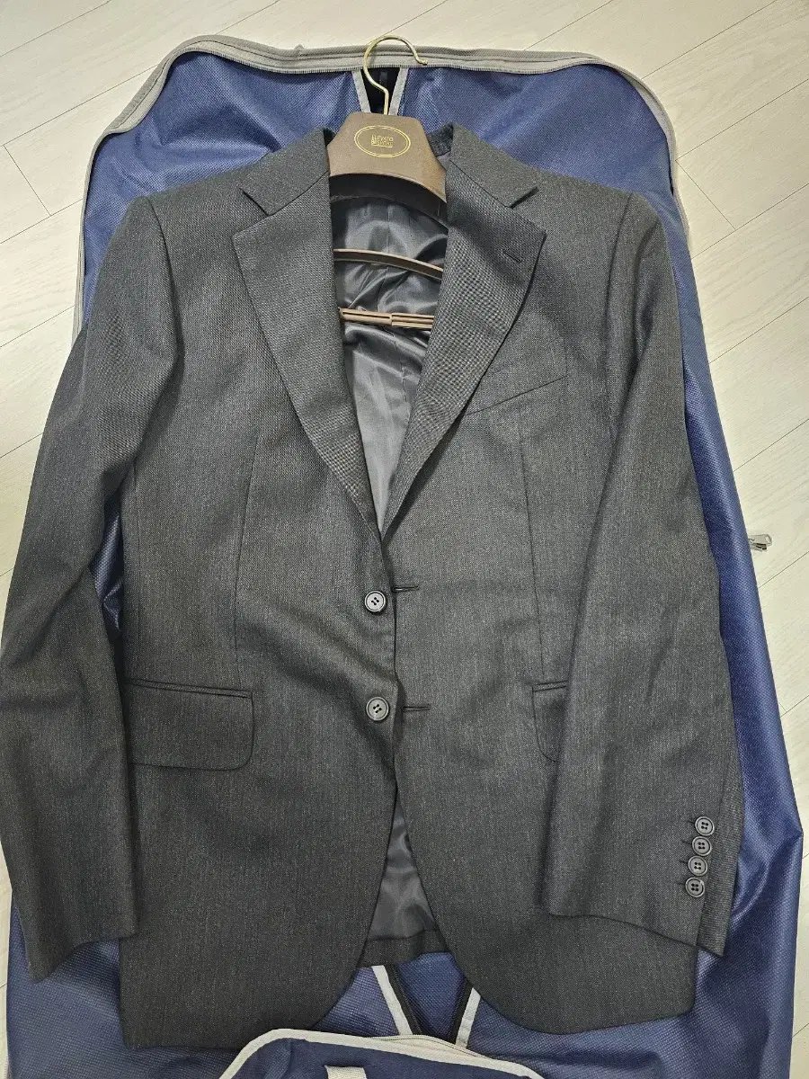 Full set of men's tailored suit + shoes + belt