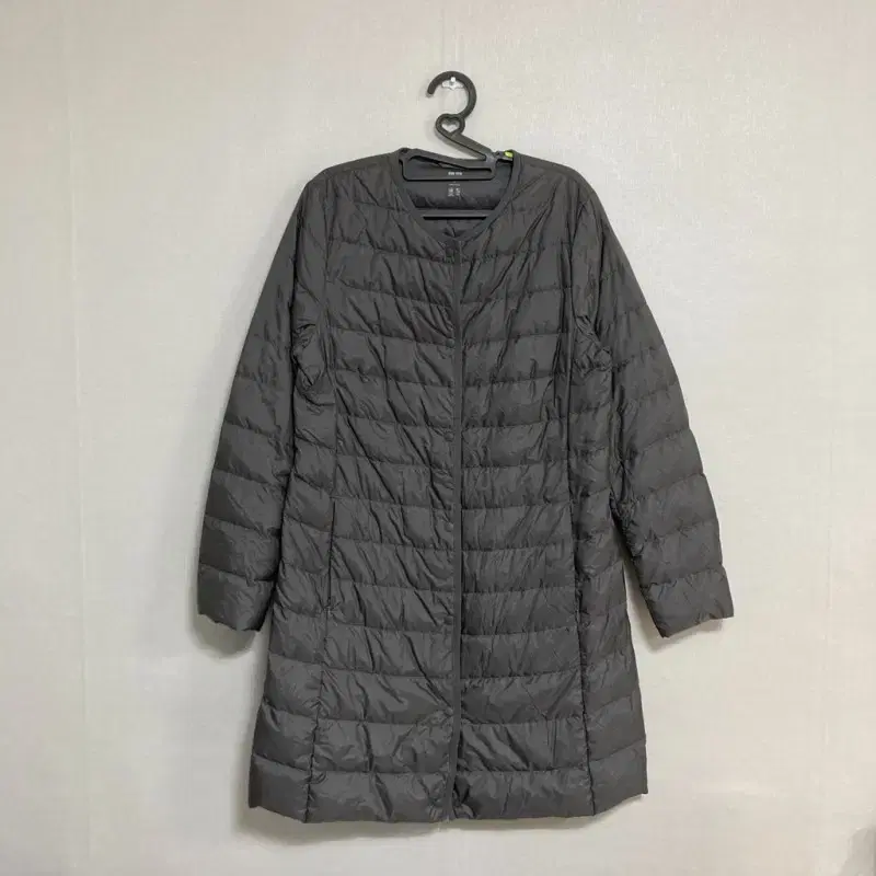 L UNIQLO Lightweight padded coat