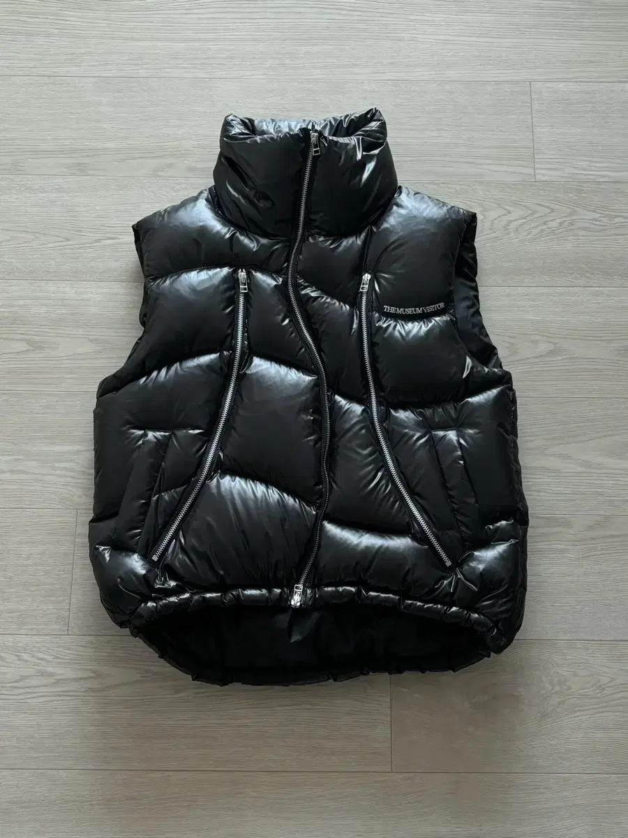 Quick sale The Museum Visitor Padded Vest S (Glossy Black)