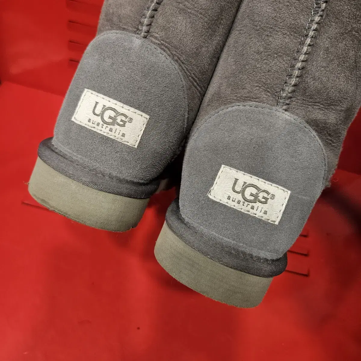 어그(UGG) 양털 클레식 미들 부츠 230size(거의새거)