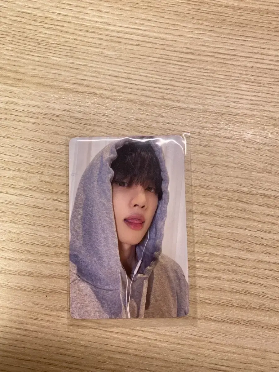 Sunwoo Earphones Photocard