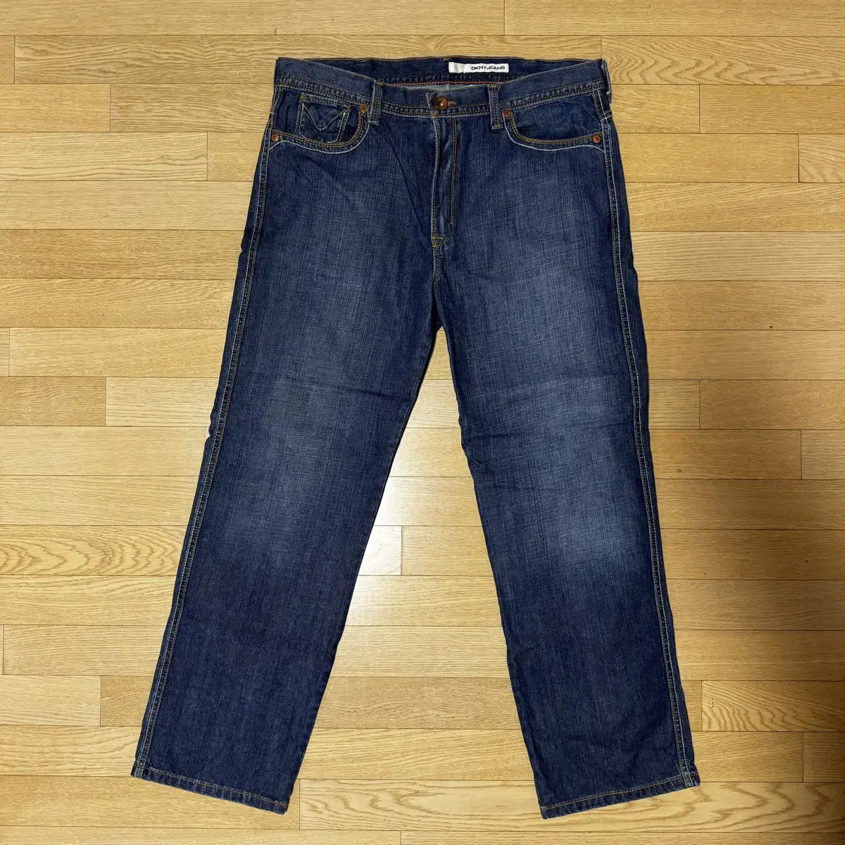 DKNY Jeans size 38 large